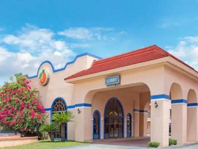 Travelodge Suites East Gate Orange - 45