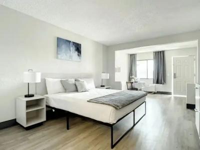 Travelodge Suites East Gate Orange - 54