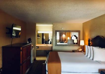 Travelodge Suites East Gate Orange - 21