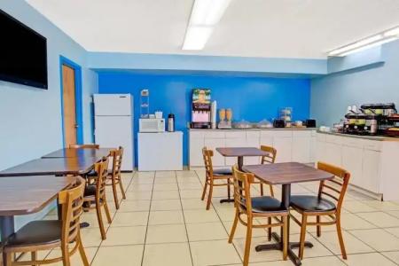 Travelodge Suites East Gate Orange - 17