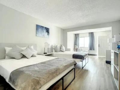 Travelodge Suites East Gate Orange - 67