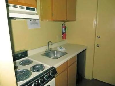 Travelodge Suites East Gate Orange - 64