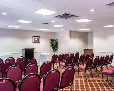 Clarion Inn & Suites Central Clearwater Beach - 23