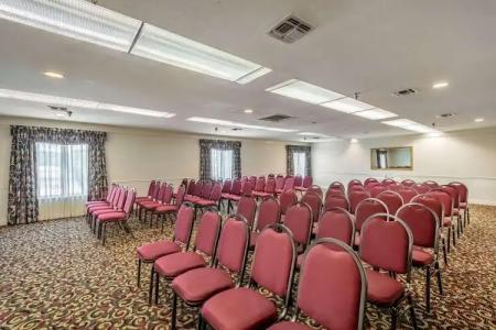 Clarion Inn & Suites Central Clearwater Beach - 24