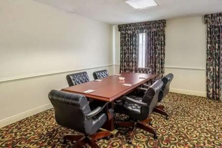 Clarion Inn & Suites Central Clearwater Beach - 25