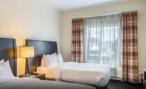 Clarion Inn & Suites Central Clearwater Beach - 61