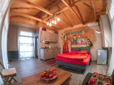 Batumi Wonderland Guest House - 75