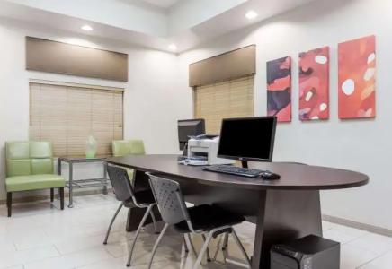 Hawthorn Suites by Wyndham - 10