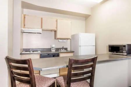 Hawthorn Suites by Wyndham - 15