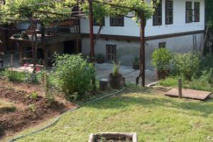 Sisters Trifonovi Guest House