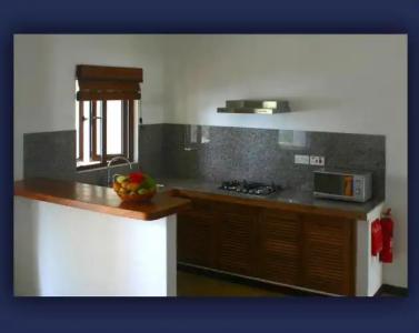 L'Hirondelle Self Catering Guest House - 19