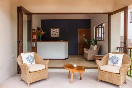 L'Hirondelle Self Catering Guest House - 1