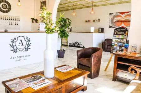 Hôtel Les Arbousiers - 1