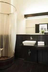 Baan Luang Rajamaitri Historic Inn - 7