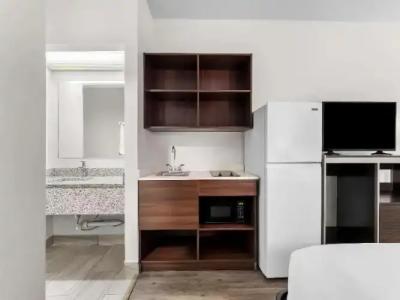 Suburban Studios Chattanooga Northeast - Ooltewah - 35