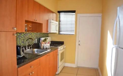 Beachside All Suites - 16