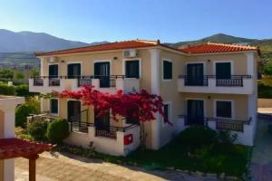 So Nice Hotel, Marathokampos