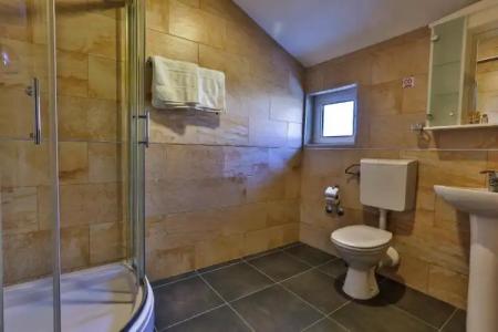 Villa Velzon Guesthouse - 8