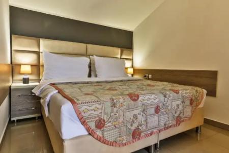 Villa Velzon Guesthouse - 79