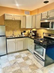 Vista Grande Resort - A Gay Men's Resort - 114