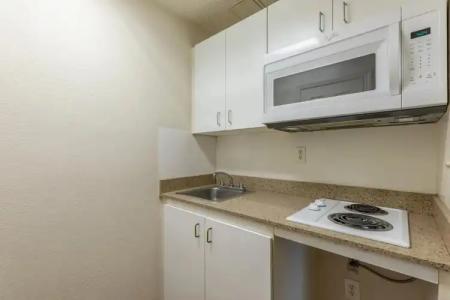 HomeTowne Studios Orlando-Cassleberry - 16