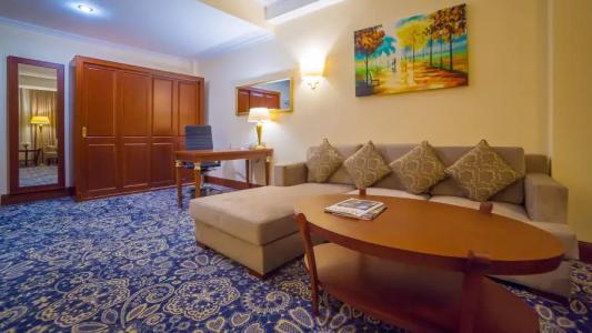 Ramada by Wyndham - 106