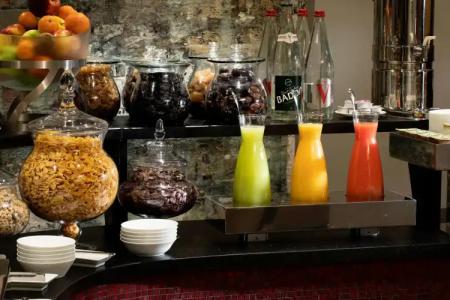 The One Alma Paris - 12