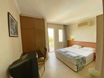 Select Suite & Apart - 24