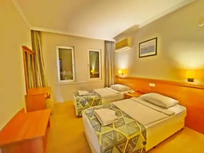 Select Suite & Apart - 75