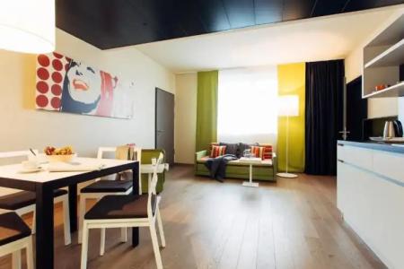 Harry's Home & Apartments - 61