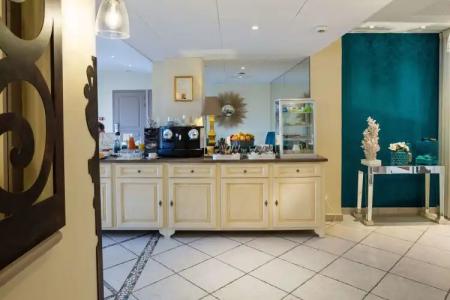 Le Suffren Hôtel - 1