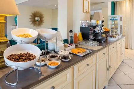 Le Suffren Hôtel - 12