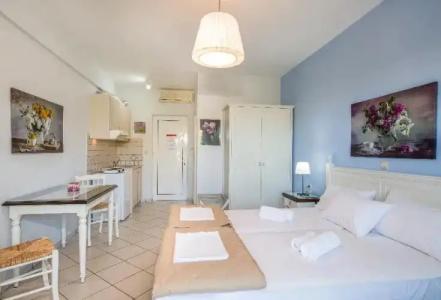 Stamatakis Boutique Studios - 164