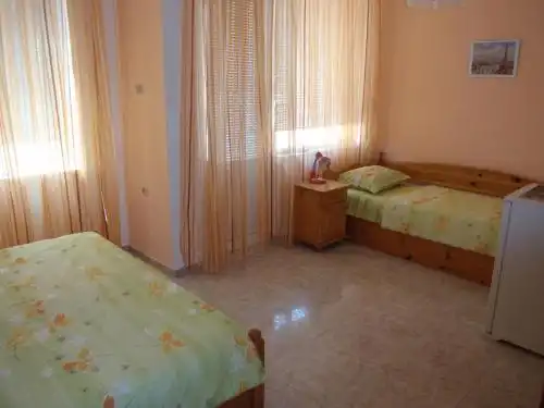 Guest House Cherno More - 11