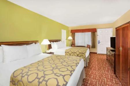 Baymont by Wyndham Sevierville Pigeon Forge - 3