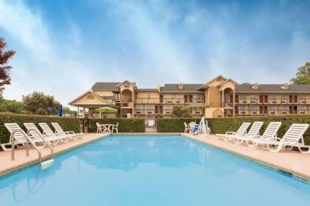 Baymont by Wyndham Sevierville Pigeon Forge - 9