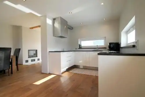 Carl's House - 13