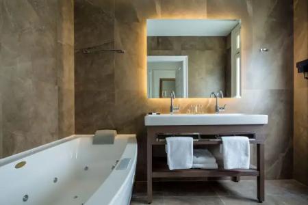 3Sixty & Suites - 39