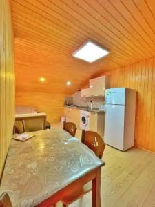 Zeren Apart - 27