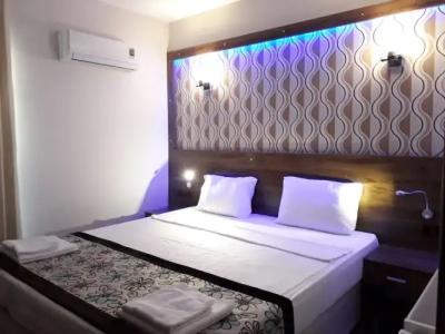 Dolphin Apart & - 77