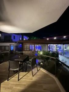 Dolphin Apart & - 74