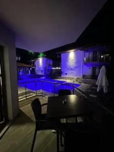 Dolphin Apart & - 70