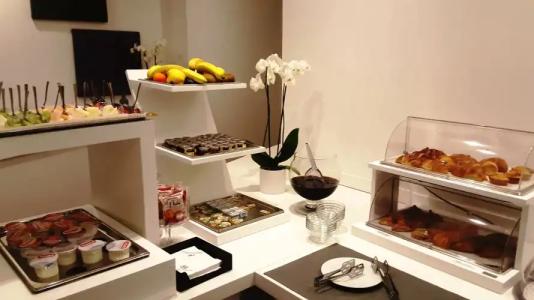 Executive Inn Boutique - 12