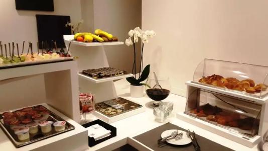 Executive Inn Boutique - 13