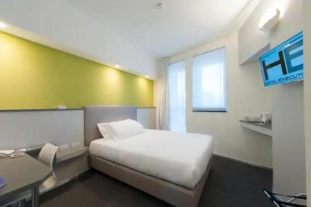 Executive Inn Boutique - 38