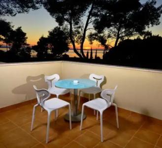 Sunset Apartments - 10