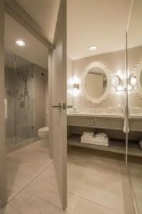 Loews Royal Pacific Resort at Universal - 36