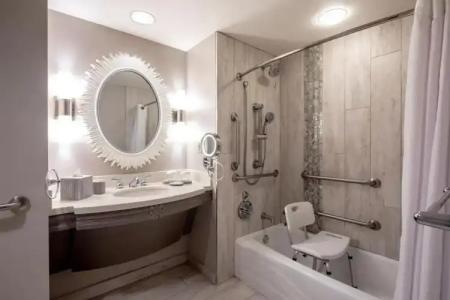 Loews Royal Pacific Resort at Universal - 7