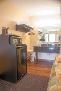 Super 8 by Wyndham Kissimmee/Maingate/Orlando Area - 16