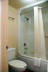 Super 8 by Wyndham Kissimmee/Maingate/Orlando Area - 21